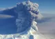 Alertă aviatică după ce un vulcan a ERUPT: norul de fum se ridică la 9 km deasupra mării
