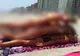 Ce i-a trecut prin cap unei blonde la mare.Turiştii au râs de ea, dar a aprins imaginaţia bărbaţilor