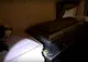A intrat în casa mortuară abandonată. A auzit un zgomot. Când s-a uitat în sicriul vechi a înghețat