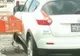 Se grăbea la muncă. A parcat aiurea la supermarket. S-a întors la maşină, ŞOC! Cum a găsit-o