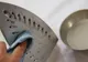Cum cureţi rapid fierul de călcat. Ai nevoie doar de două ingrediente din bucătărie