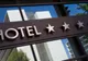 Ce uită românii în camerele de hotel: de la jucării sexuale la papagali și rochii de mireasă 