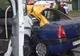 Un şofer de taxi a murit, după ce un microbuz cu pasageri a intrat în maşina pe care o conducea
