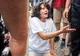 Tânără bruscată de jandarmi, la mitingul de susținere a familiei tradiționale! Imagini incredibile