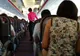 La bordul acestor avioane femeile nu au voie să urce cu mâinile şi picioarele dezgolite