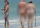 Bătrâneii care au speriat plaja. Merg în baston, dar cum au ieşit la mare a MIRAT pe toată lumea