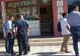 Hoţ păcălit. A intrat cu cagula pe faţă şi pistol, pentru a jefui o bijuterie. Ce a furat, de fapt
