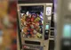 A vrut să cumpere ceva de la un automat şi au căzut toate produsele. Imaginea virală!