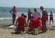 Femeia și copilul salvați din valuri la Mangalia au fugit pe plajă, salvatorul lor s-a înecat
