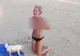 Blonda de 18 ani se juca pe plajă.Câinele a tras de şnurul sutienului.A rămas topless. Băieţii au...