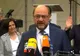 VIDEO. E cu neputinţă! Ce face o deputată în spatele lui Martin Schulz în timp ce acesta vorbeşte