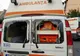 Șocant! Echipaj de ambulanță atacat cu bolovani chiar de pacientul la care au fost chemați