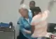 Video șocant! Profesoară lovită și îmbrâncită de două eleve