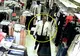 VIDEO. Bărbatul elegant şi bine îmbrăcat care cere ajutor. Noua metodă de escrocherie