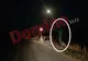 Apariţie BIZARĂ pe o şosea din România: fantoma unei mirese. E reală sau e o păcăleală?