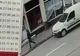 VIDEO. Proprietarul unei mașini disperat, după ce i-a fost spartă mașina