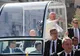Avionul în care se află Papa Francisc și-a modificat ruta pentru a evita uraganul Irma