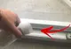 A presărat sare pe tocul geamurilor și al ușilor. Când vei vedea efectul, vei face și tu asta!