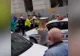 Imagini șocante surprinse în capitală! Un șofer a lovit cu mașina un poliţist 