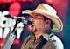 Atentat Las Vegas. Momentul şocant când vedeta country Jason Aldean fuge de pe scenă