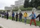 Proteste de amploare împotriva vaccinării obligatorii! Lanț uman în jurul Parlamentului