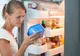 Ai găsit în frigiderul tău alimente expirate? Iată pe care le poţi consuma şi în ce condiţii