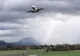 VIDEO DRAMATIC. Aterizare ratată pe furtună: avionul atinge pista apoi decolează din nou, în Austria