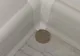 Ce se întâmplă dacă pui o monedă de 50 de bani într-un colţ din casă