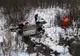 Accident grav pe DN1! O mașină s-a răsturnat într-un pârâu: trei persoane încarcerate