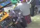 Cum a reușit o femeie să fure o baterie de mașină. Imaginile sunt halucinante
