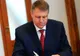 Președintele Iohannis, "mut ca o lebădă" în scandalul care poate arunca România în criză