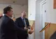 Scenă ireală la Piatra Neamț. Primarul a inaugurat cu fast o toaletă de școală cu panglică tricoloră