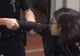 Polițist filmat în timp ce trăgea o tânără afară din metrou. Motivul este incredibil