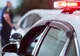 Poliţiştii de la rutieră opresc maşinile în trafic: de ce ciocănesc în stopurile din stânga
