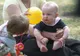 Un preot din România, atac dur la adresa mamelor care își lasă copiii cu bone