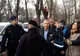 Scandal în fața sediului PSD. Mălin Bot, luat cu duba. Un alt cetățean protestează dintr-un copac