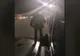 Gest EXTREM al unui bărbat furios că avionul său a avut întârziere. Toţi cei din jur au încremenit!