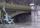 Parizienii pot răsufla uşuraţi: Sena începe să se retragă (VIDEO)