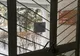 Anunţul pe care un tânăr din Bucureşti l-a lăsat în scara blocului. Cum îşi ajută vecinii