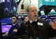 Noi turbulențe pe piețele financiare. Dow Jones, a doua cădere istorică