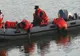Cadavrul unui bărbat de aproximativ 50 de ani, scos de pompieri din râul Jiu