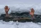 Experienţă extremă ca sa prindă câţiva păstrăvi (VIDEO) 