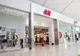 H&M, prăbuşire spectaculoasă. Retailer-ul închide sute magazine. Ce se întâmplă