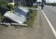 Un bărbat a adormit la volan și s-a izbit cu mașina de un podeț. O minoră a fost rănită