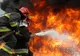 Incendiu într-un complex de locuințe din Reșița. Cinci persoane evacuate