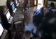 Scene şocante într-un bar din Arad: Doi bărbaţi, snopiţi în bătaie de trei agenţi de pază