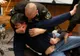 Momentul dramatic în care tatăl unor fete abuzate sexual a sărit, la tribunal, spre violator