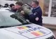 Scene halucinante la Piatra Neamț: a traversat ilegal, a făcut scandal, pus la pământ de poliţişti