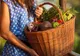 Şi tu arunci aceste părţi de la fructe şi legume? Foarte rău, au beneficii uriaşe pentru sănătate!
