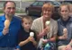 A fotografiat o familie străină, pe stradă. Le-a dat poza pe mail.Răspunsul lor a lăsat-o în lacrimi